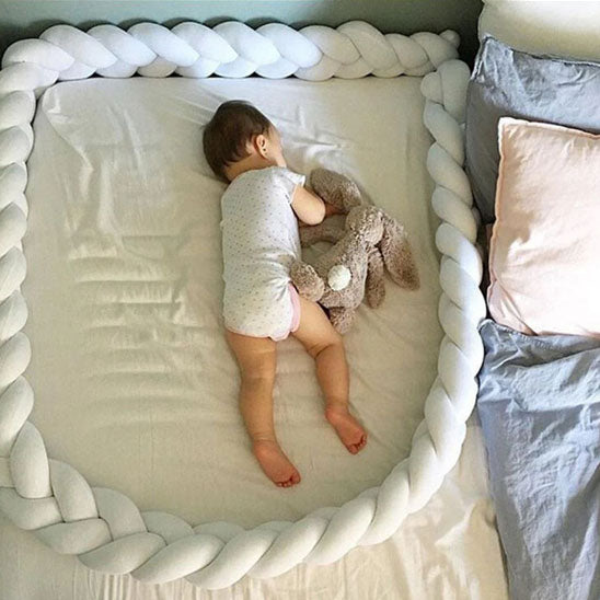bebe dort-en securite-tresse de lit